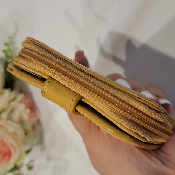 Authentic Fendi small compact wallet - Picture 5 of 12